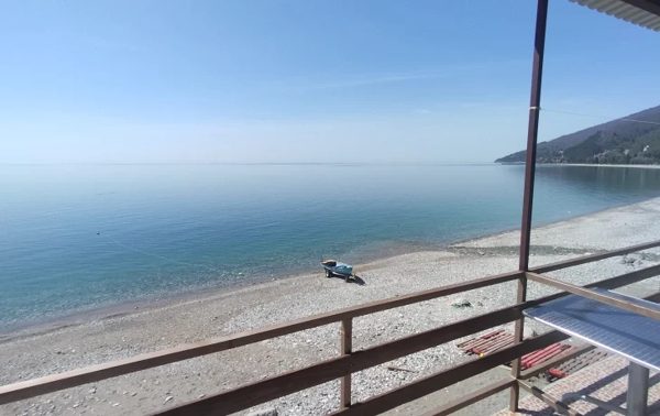 Пляж и море у комплекса «Гагрипш» в Гагре — фото 9